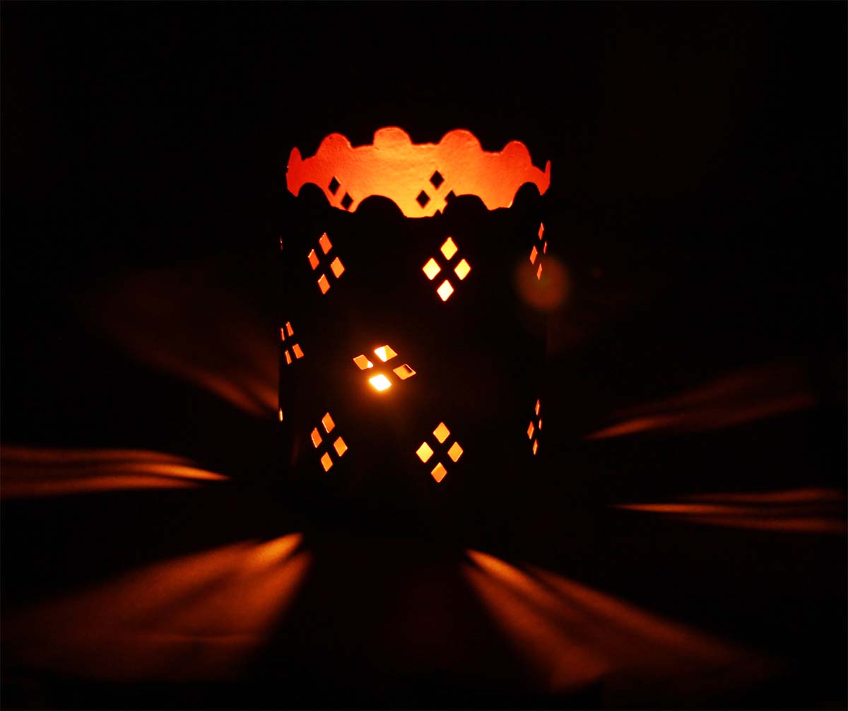 Handmade Votive Candle Stand - Round Shape - Cast in Iron - Black & Copper Color Finish - Diamond Shaped Cut-Out Patterns - Tea-Light Candle Holders in Metal - Decorative Centerpieces - Buy in Bulk Wholesale